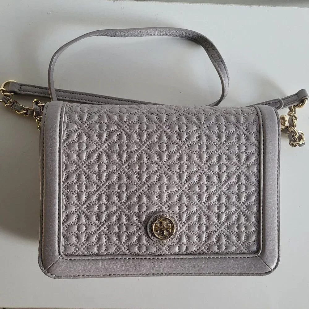 Tory Burch Women Bryant Quilted Crossbody Mercury Grey bag. - Picture 2 of 11
